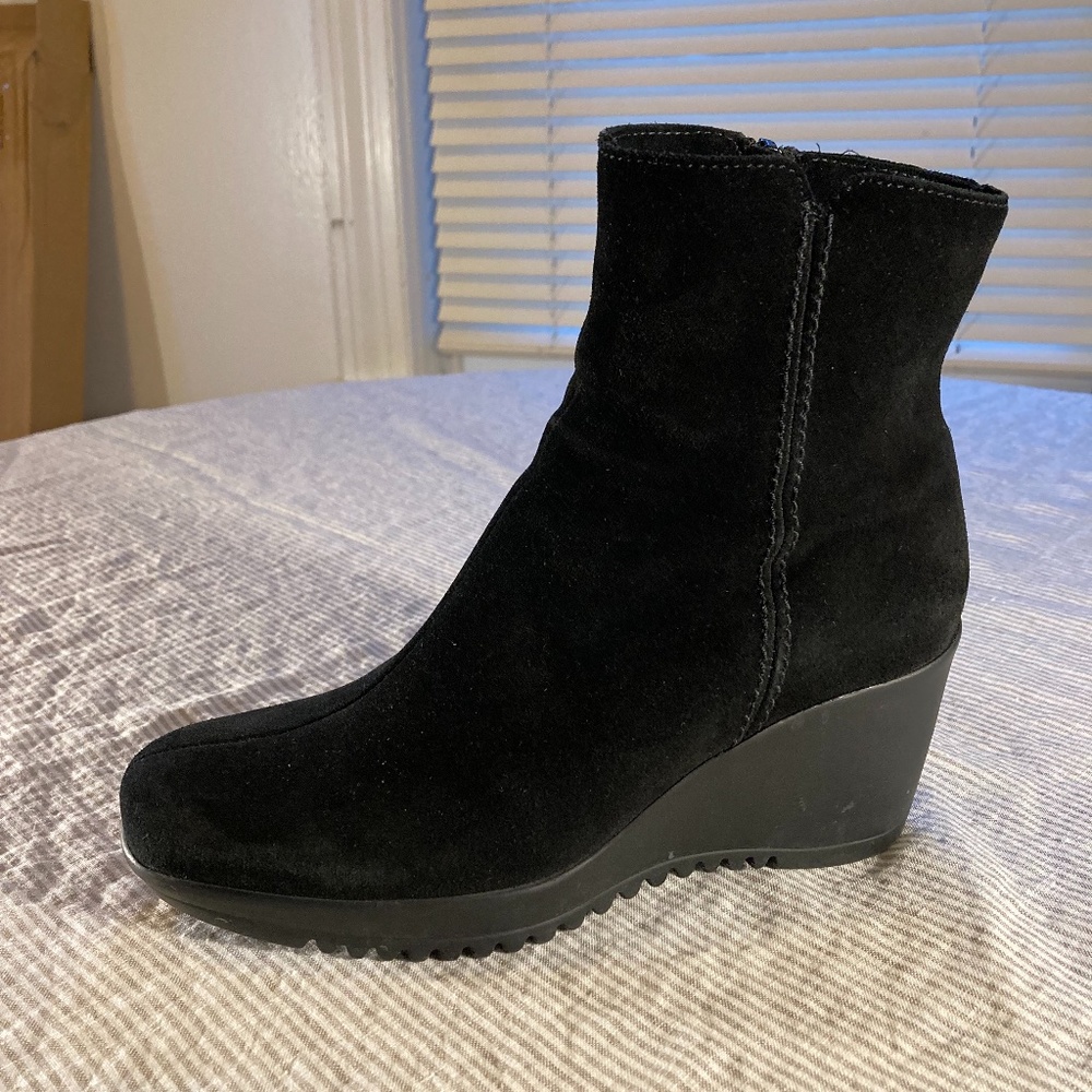 La Canadienne GAVYN Suede Bootie 7M lightly worn